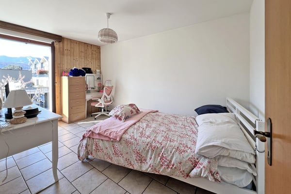 AFFITTASI GRAZIOSA CASA DI 4.5 LOCALI CON PATIO A CADRO 8