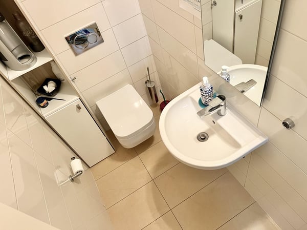 MODERNO SPAZIO COMMERCIALE A MASSAGNO - PIAZZA SANTA LUCIA 6