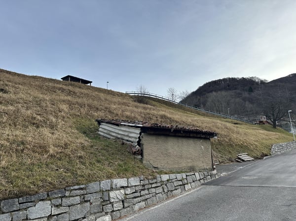GRANDE TERRENO EDIFICABILE PER 3-4 UNITÃ ABITATIVE A CERTARA 5