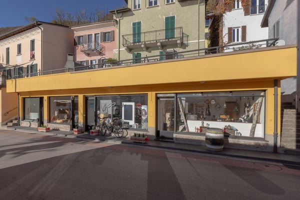 ELEGANTE BILOCALE COMMERCIALE SUL LUNGOLAGO A MELIDE 9