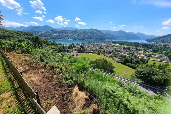 TERRENO CON VISTA LAGO E PROGETTO PER UNA VILLA A NEGGIO 3