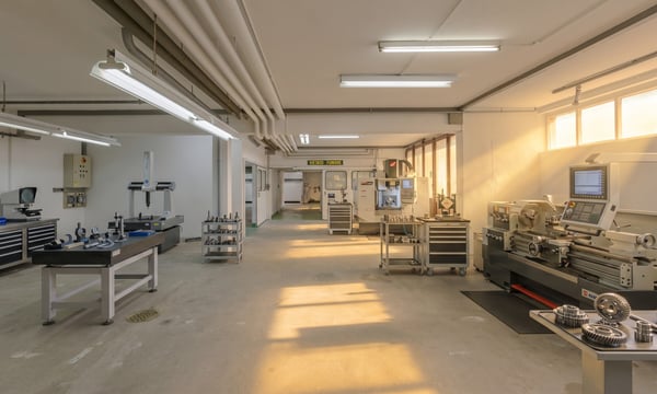 GRANDE SPAZIO ARTIGIANALE/COMMERCIALE 7.5 LOCALI A BALERNA 7