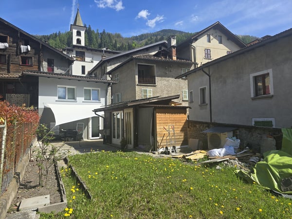 MERAVIGLIOSA MODERNA CASETTA DI VACANZA CON GIARDINO A FAIDO 9