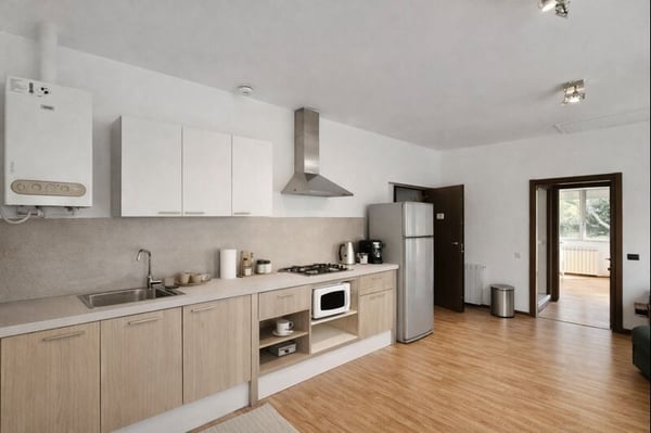 PALAZZO A REDDITO RESIDENZIALE E COMMERCIALE A MASLIANICO 8