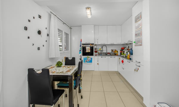 MODERNA E AMPIA VILLA BIFAMILIARE 6.5 CON PISCINA A BEDANO 6