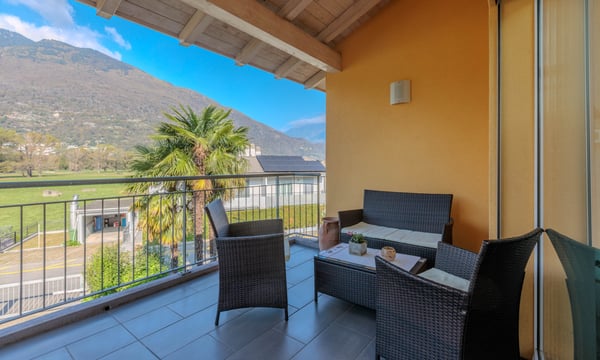 STUPENDA VILLA 8.5 LOCALI CON GIARDINO E GROTTO A GIUBIASCO 3