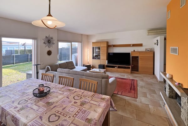 AMPIA VILLA 5.5 LOCALI CON GIARDINO PIANEGGIANTE A BESAZIO 5