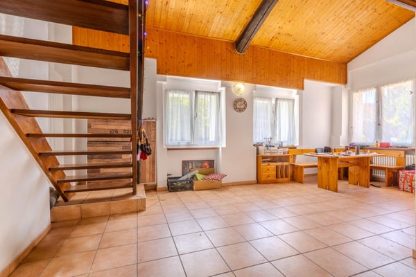 GRANDE E LUMINOSA CASA DI 13 LOCALI A NOVAZZANO 5
