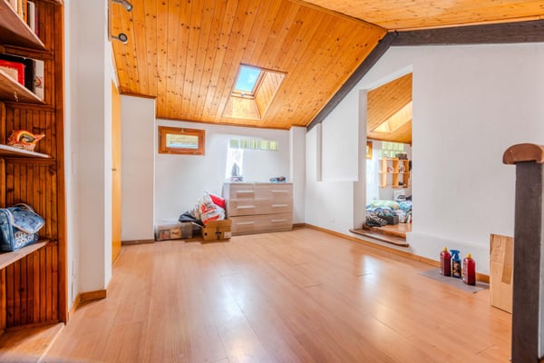 GRANDE E LUMINOSA CASA DI 13 LOCALI A NOVAZZANO 7