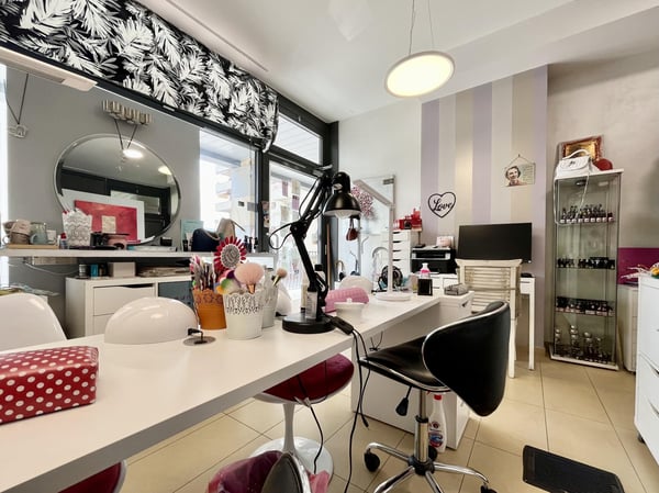 MODERNO SPAZIO COMMERCIALE A MASSAGNO - PIAZZA SANTA LUCIA 3