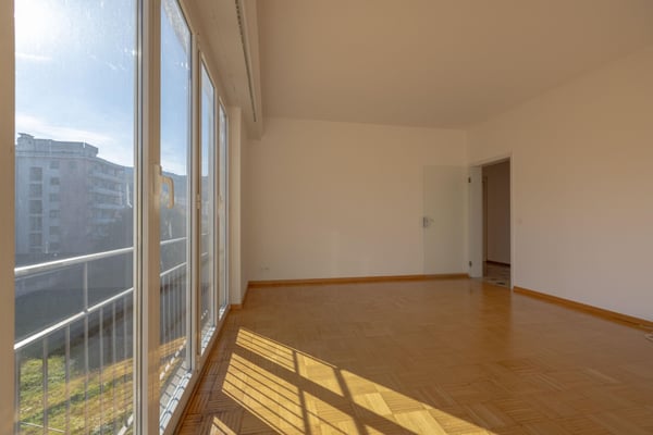 SPAZIOSO 3.5 LOCALI PIANO ALTO CON VISTA APERTA A CHIASSO 5