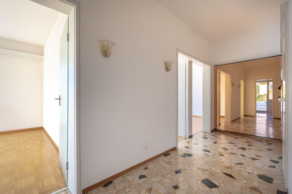 SPAZIOSO 3.5 LOCALI PIANO ALTO CON VISTA APERTA A CHIASSO 7