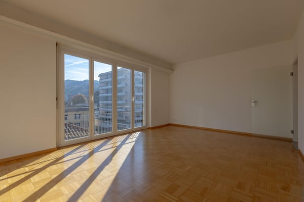 SPAZIOSO 3.5 LOCALI PIANO ALTO CON VISTA APERTA A CHIASSO 2