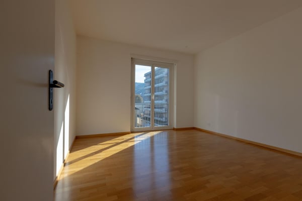 SPAZIOSO 3.5 LOCALI PIANO ALTO CON VISTA APERTA A CHIASSO 8