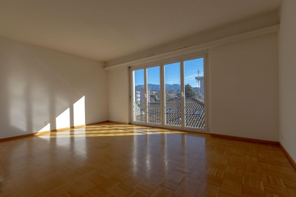 SPAZIOSO 3.5 LOCALI PIANO ALTO CON VISTA APERTA A CHIASSO 1