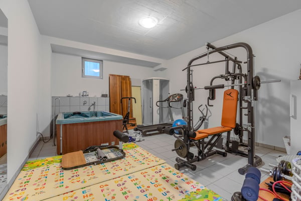 STUPENDA VILLA 5.5 LOCALI COME NUOVA CON PISCINA A MANNO 11