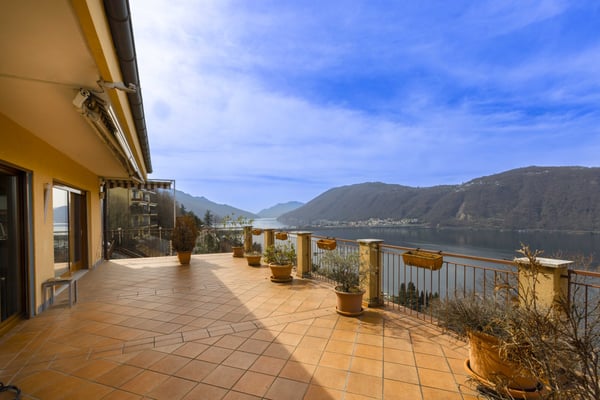SPLENDIDO ATTICO 4.5 CON VISTA LAGO A CAMPIONE D'ITALIA 8