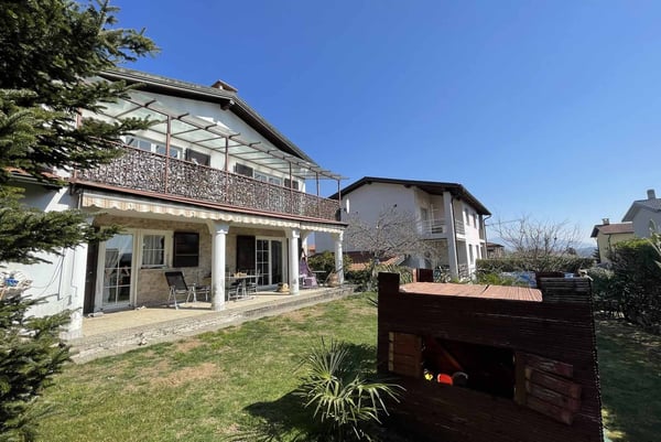 STUPENDA VILLA UNIFAMILIARE 4.5 LOCALI CON GIARDINO A STABIO