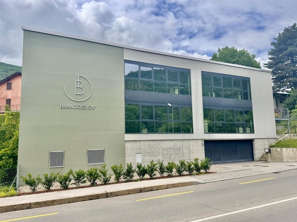 MODERNO ED AMPIO STABILE COMMERCIALE DI 670 MQ A TAVERNE 1