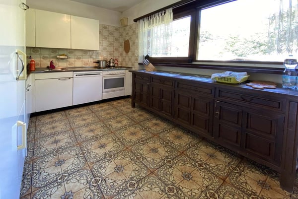 CASA BIFAMILIARE 8.5 LOCALI CON TERRENO EDIFICABILE A LAMONE 5