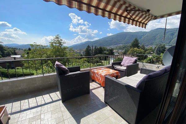 CASA BIFAMILIARE 8.5 LOCALI CON TERRENO EDIFICABILE A LAMONE 7