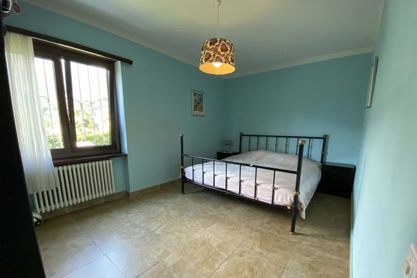 CASA BIFAMILIARE 8.5 LOCALI CON TERRENO EDIFICABILE A LAMONE 6