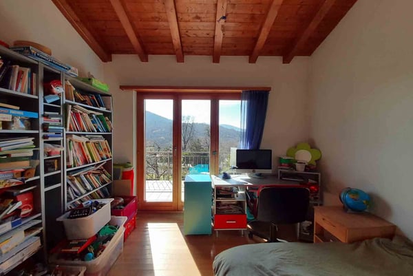 SPLENDIDA VILLA DI 6.5 LOCALI CON AMPIO GIARDINO A CURIO 7