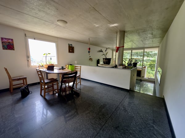 CASA UNIFAMILIARE DI 7 LOCALI CON AMPIO GIARDINO A GIORNICO 1