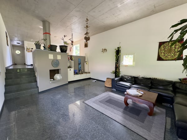 CASA UNIFAMILIARE DI 7 LOCALI CON AMPIO GIARDINO A GIORNICO 3