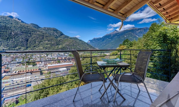 COMODA CASA 4.5 LOCALI NEL VERDE CON VISTA A BELLINZONA-DARO 1