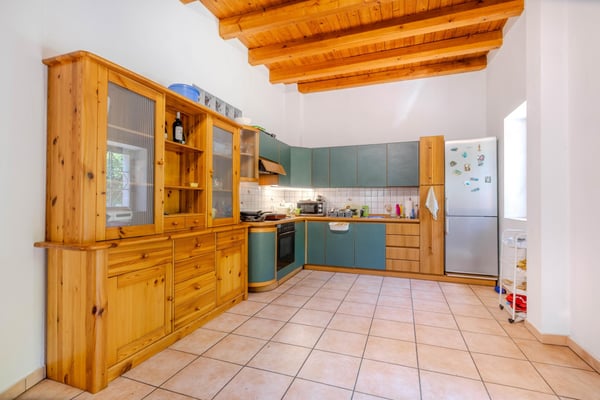 AMPIA E LUMINOSA CASA DI 13 LOCALI NEL VERDE A NOVAZZANO 5