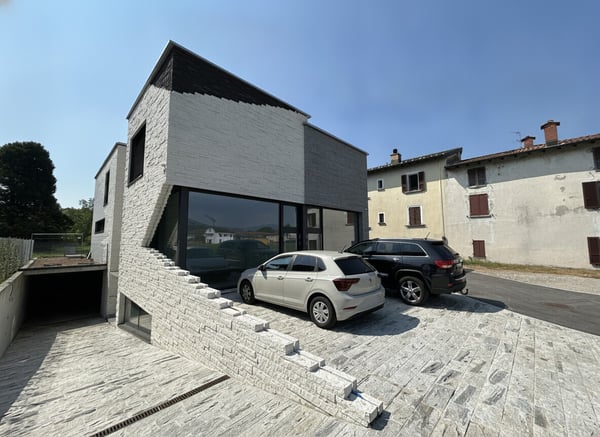 AFFITTASI LOCALE COMMERCIALE IN AREA STRATEGICA A NOVAZZANO 8