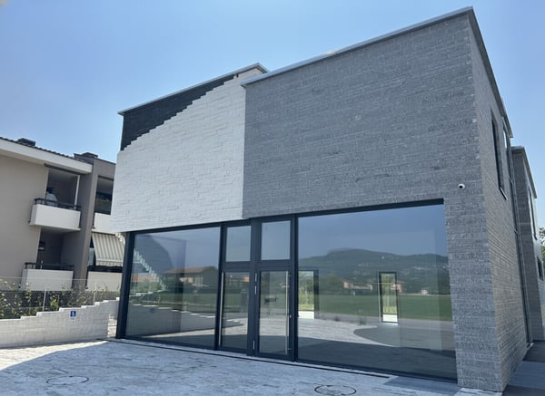 AFFITTASI LOCALE COMMERCIALE IN AREA STRATEGICA A NOVAZZANO 1