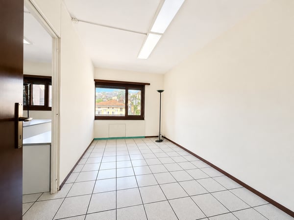 AFFITTASI UFFICIO 1 LOCALI IN CONDIVISIONE A LUGANO CENTRO 5