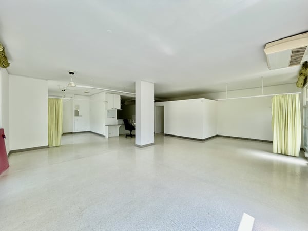 AFFITTASI AMPIO LUMINOSO STUDIO PER ATTIVITÃ MEDICHE AD AGNO 1