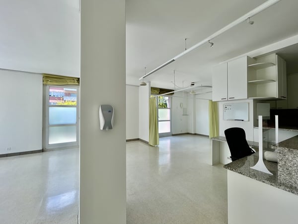 AFFITTASI AMPIO LUMINOSO STUDIO PER ATTIVITÃ MEDICHE AD AGNO 3