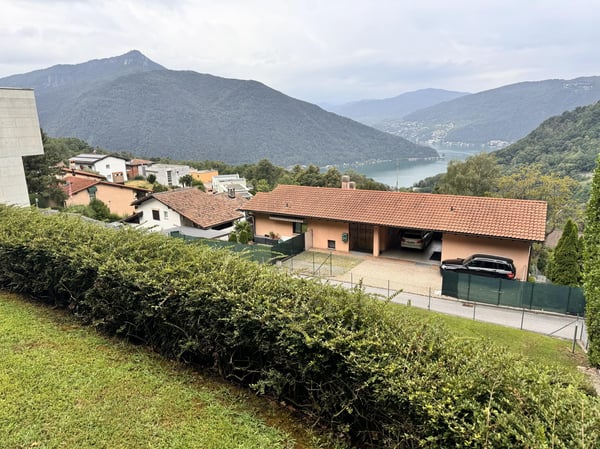 GRANDE TERRENO EDIFICABILE DI 530 MQ CON VISTA LAGO A ROVIO 3