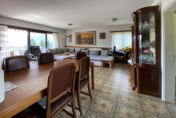 CASA BIFAMILIARE 8.5 LOCALI CON TERRENO EDIFICABILE A LAMONE 4