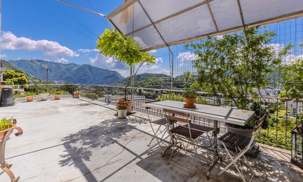 AMPIA E PITTORESCA CASA DI 7.5 LOCALI CON GIARDINO A VACALLO