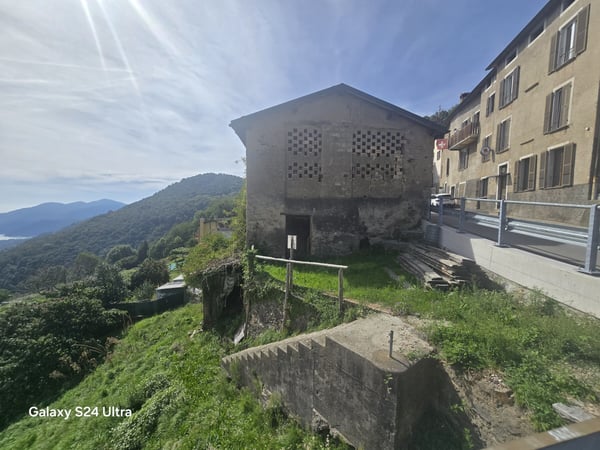 TERRENO EDIFICABILE CON RUSTICO VISTA LAGO A CADEMARIO 3