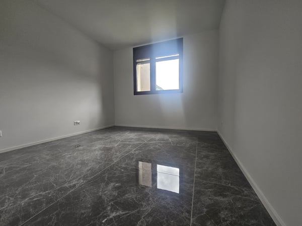 AFFITTASI NUOVO E BELLISSIMO 2.5 LOCALI A LUMINO 4