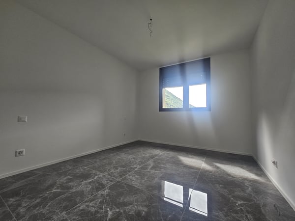 AFFITTASI NUOVO E BELLISSIMO 2.5 LOCALI A LUMINO 6