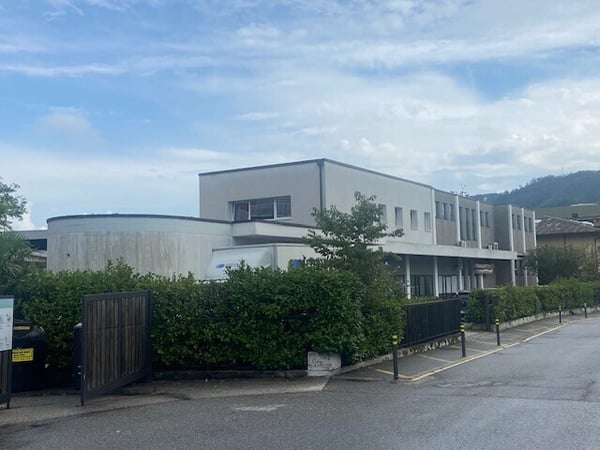 AMPIO STABILE ARTIGIANALE/COMMERCIALE INDIPENDENTE A BALERNA 9