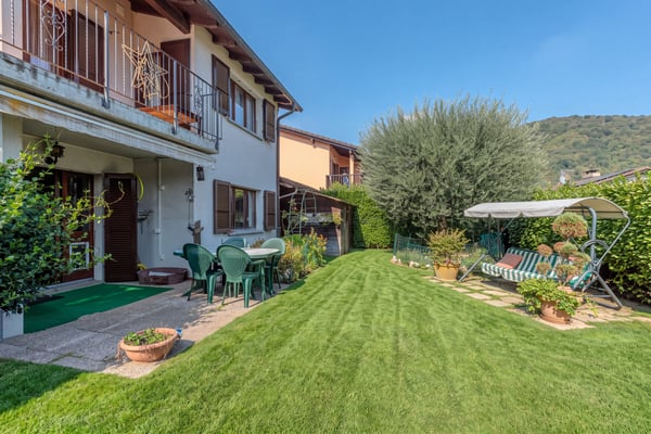 VILLA DI 5.5 LOCALI CON GIARDINO IMMERSA NEL VERDE A PURA