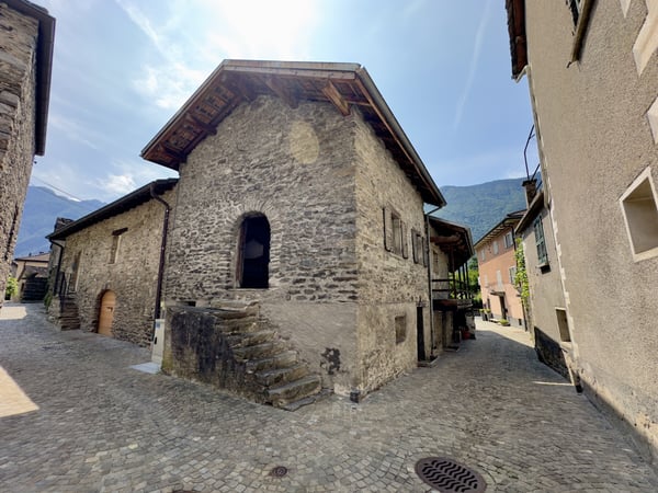 AMPIO RUSTICO DA RISTRUTTURARE NEL NUCLEO DI SAN VITTORE 2