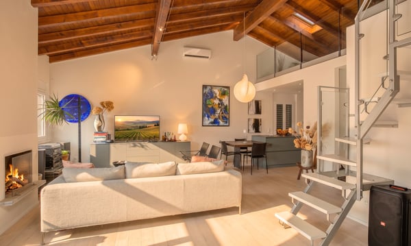 VILLA 5.5 LOCALI RINNOVATA CON VISTA LAGO APERTA A CAPOLAGO