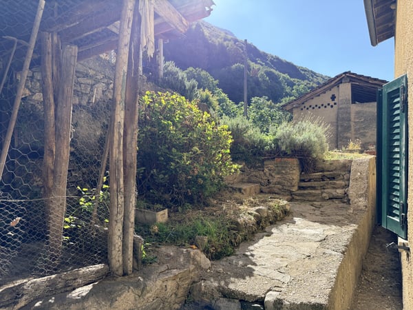 AFFITTASI BELLA DIMORA RIATTATA CON GIARDINO E BOX A PUGERNA 9