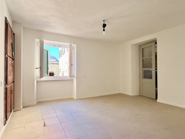 AFFITTASI BELLA DIMORA RIATTATA CON GIARDINO E BOX A PUGERNA 4