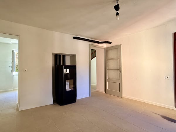 AFFITTASI BELLA DIMORA RIATTATA CON GIARDINO E BOX A PUGERNA 2
