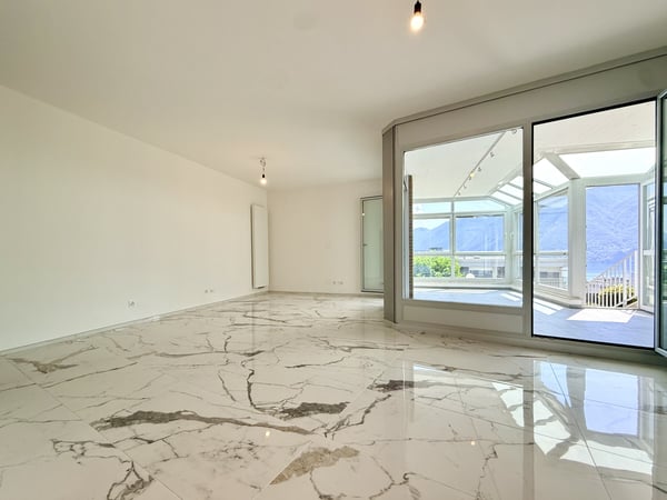 ELEGANTE 4.5 LOCALI CON VERANDA E SCORCIO SUL LAGO A LORETO 3